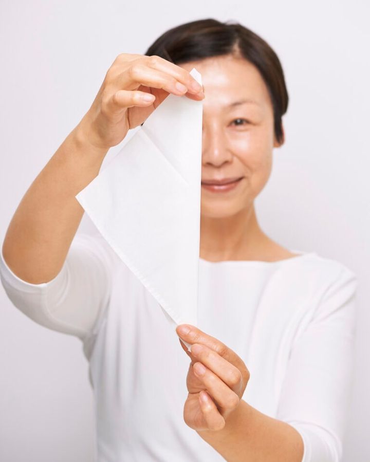 下地の後、ティッシュオフ。まずは広い面から-1