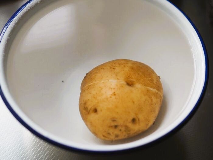 レンチンよりも簡単！？『じゃがいもの皮』をつるんとキレイにむく裏ワザ！【試してみた】