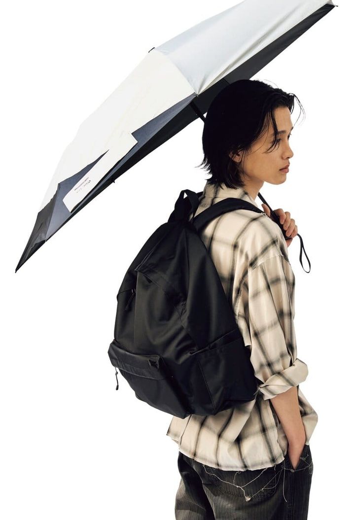 25年の夏はとにかく暑かった……“日傘男子” が浸透！ ムーンバット 5フラット50cm ペールスカイ