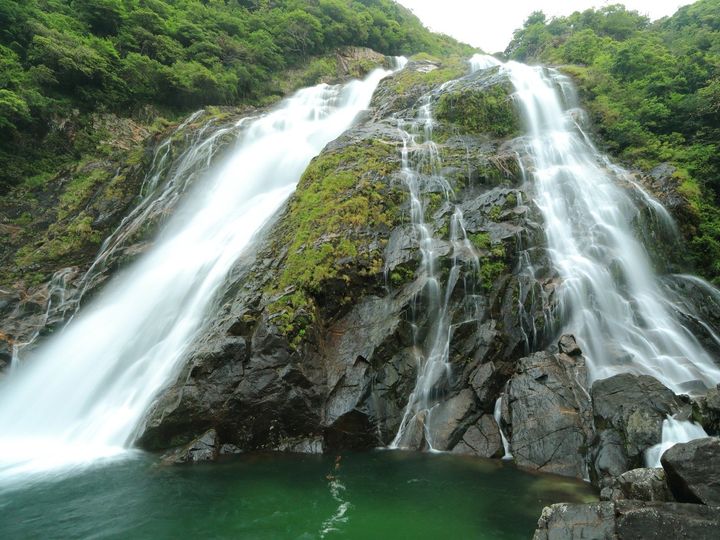 All About ニュース編集部は、全国10～60代の男女250人を対象に「滝」に関する独自のアンケート調査を実施。冬に行きたい「鹿児島県の滝」で1位に選ばれたのは？