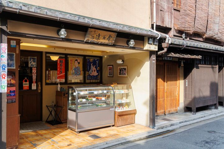 京都・祇園で愛されるレトロ喫茶「切り通し進々堂」で、心華やぐひとときを♪
