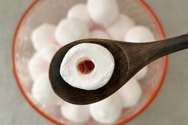 甘酸っぱい香りと味が華やか【ハローキティ】ひな祭り向け数量限定お菓子