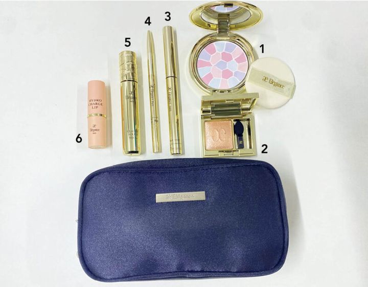 1.超ロングセラーのフェイスパウダー。ひと塗りで透明感と明るさが復活。2.ベージュゴールドのラメで目もとにきらめき。3.印象付けたい打ち合わせの時に必須のマスカラ。4.どんなシーンでも“きちんと見える眉”をつくってくれる。5.華やかな表情のピンクベージュリップ。6.スティック状の唇美容液。