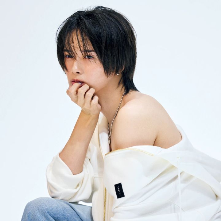 KEY TO LIT（キテレツ） 井上瑞稀 みじゅき 肩出しパーカー