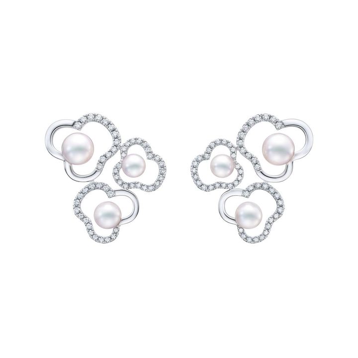 チャンツ ダイヤモンド パヴェ イヤリング（ピアス）¥2,310,000／タサキ（TASAKI 0120-111-446）