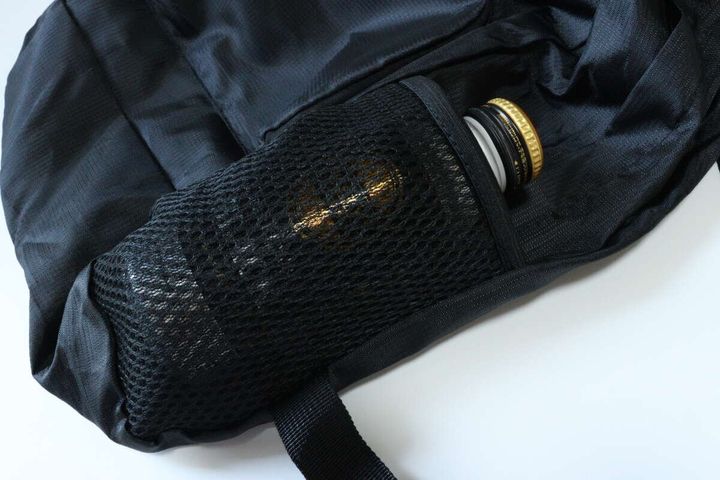 ダイソーのコンパクト折りたたみリュックのポケット