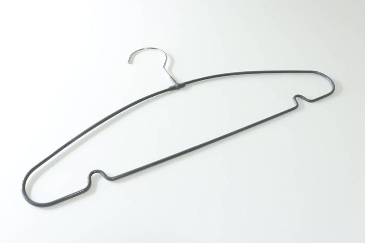 ダイソーの滑りにくいハンガー（4本）の全体図
