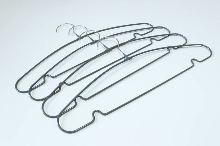 ダイソーの滑りにくいハンガー（4本）のビジュアル