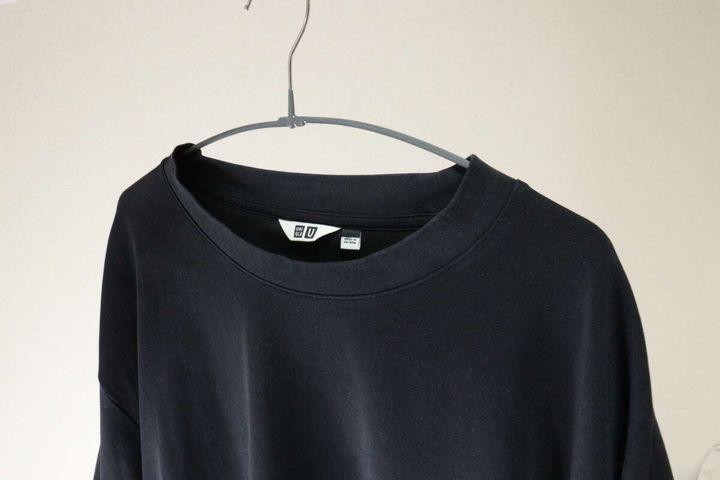 ダイソーの滑りにくいハンガー（4本）に衣類をかける