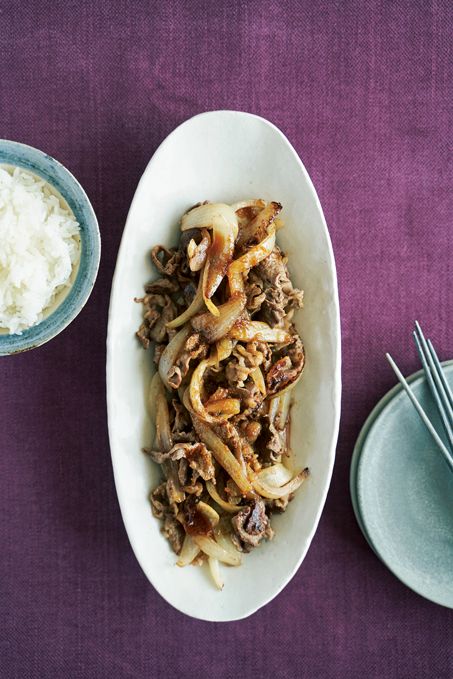 【レシピ】しょうゆだれをかけるだけ！「牛肉と玉ねぎ炒め おろししょうがだれがけ」の作り方の画像1