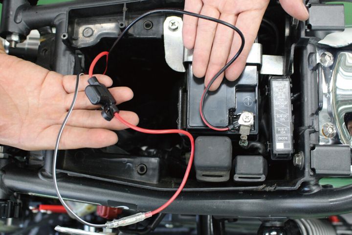 【バッテリーメンテナンス】冬の始動不可を防ぐ！SP武川製バッテリー＆USB増設で愛車を電脳化