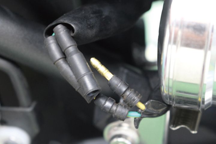 【バッテリーメンテナンス】冬の始動不可を防ぐ！SP武川製バッテリー＆USB増設で愛車を電脳化