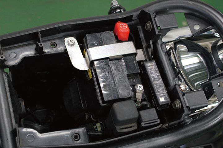 【バッテリーメンテナンス】冬の始動不可を防ぐ！SP武川製バッテリー＆USB増設で愛車を電脳化