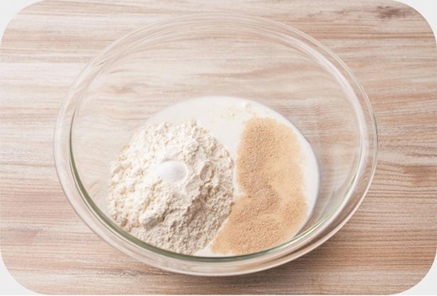 マグカップにAを注ぎ、500wで40秒レンジ加熱する （C）ぼく／KADOKAWA