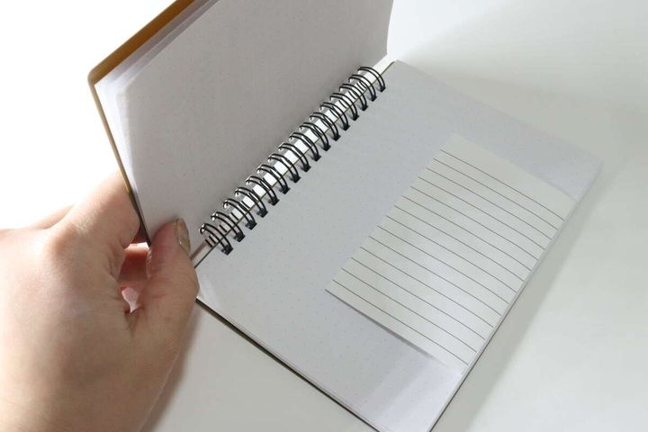 ノート罫線入ふせん（カバー付、30枚） 折り込める