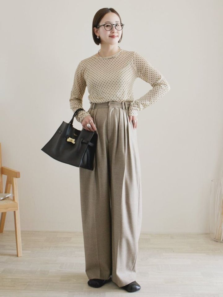 2026春大人女性おすすめベージュワイドパンツワントーンコーデ