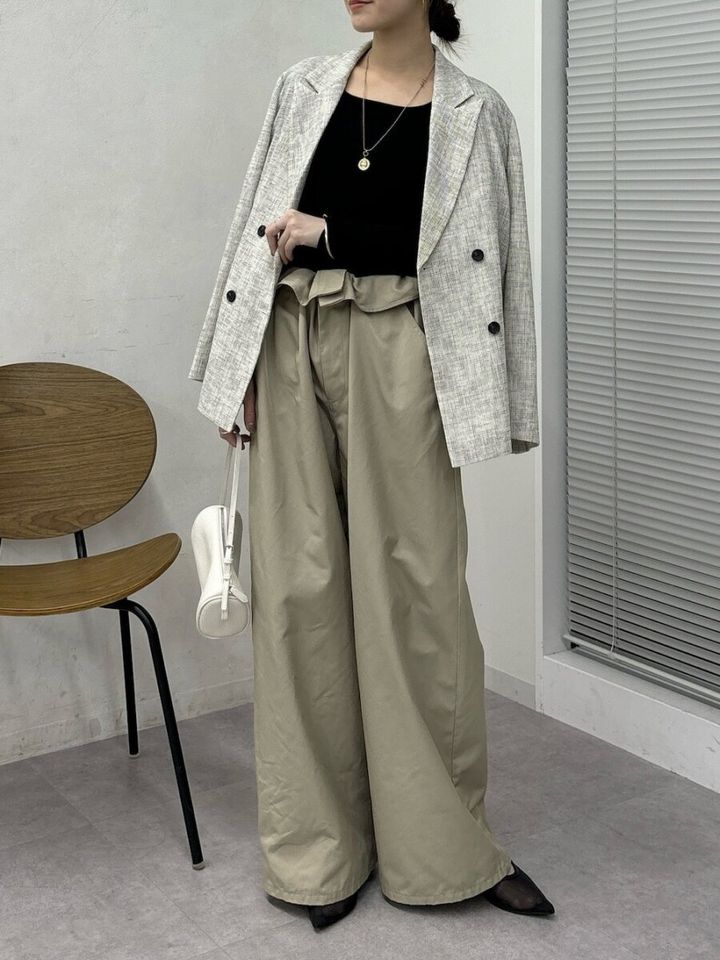 2026春大人女性おすすめベージュワイドパンツジャケットコーデ