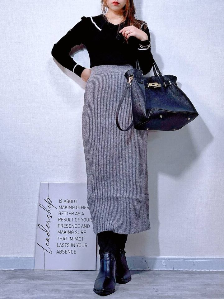 cocaラメニットIラインスカートと襟付きニットコーデ