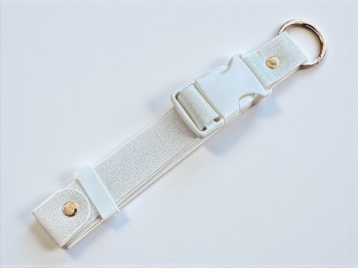 スリーコインズ「ジャケットホルダー」税込330円