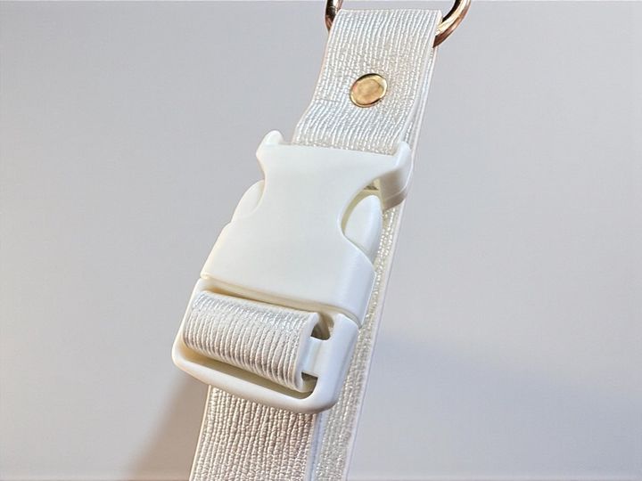 バックルをとめる 