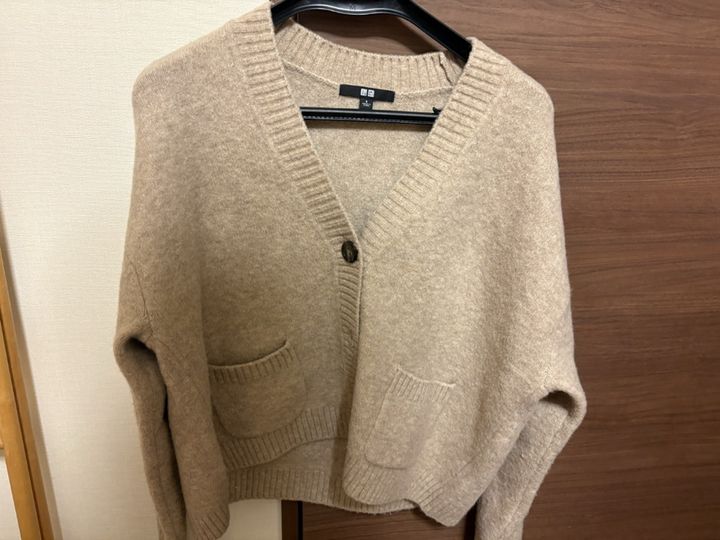 ユニクロの「スフレヤーンショートカーディガン」