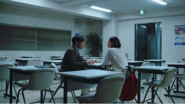 香川は塾の講師からトラックドライバー、床屋まで様々な人物に扮している(『災 劇場版』) [c]WOWOW