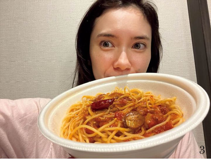 3.『カプリチョーザ』の名品、トマトニンニクパスタをウーバーイーツでお取り寄せ。「一人じめして食べるのが大好き」