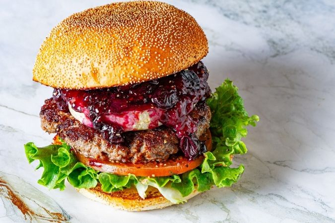 THE CRAFT Bar and Grill カマンベールチーズ＆ベリーソース・バーガー