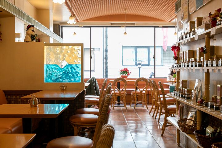 横浜マダムが足しげく通う紅茶の専門店「サンドグラス元町店」へ