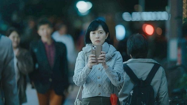 夫との関係が冷え切っている主婦の美佐江(坂井真紀)は友人に誘われ、スポーツセンターに通い始めるが… [c]WOWOW