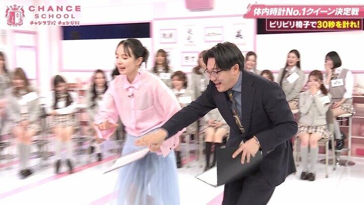 【写真・画像】鈴木奈々、ビリビリ椅子を食らって絶叫！ 転げまわる姿に「押さえないで、そんなところ」「撮らないで！」の声 3枚目