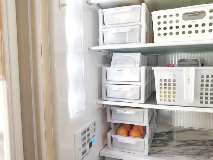 冷蔵庫の「奥」デッドスペースになってない？100均アイテムで【使える空間】に大変身！