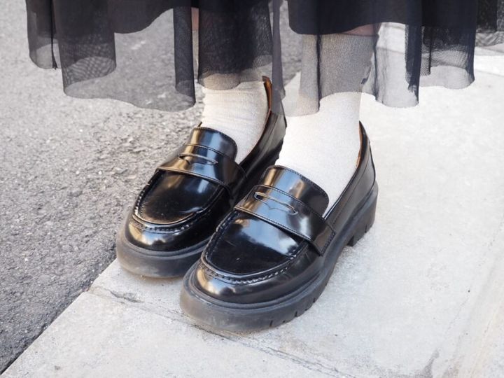 エナメルローファー