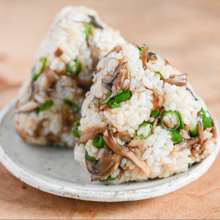 やみつきに！まいたけのみそおにぎりのレシピ