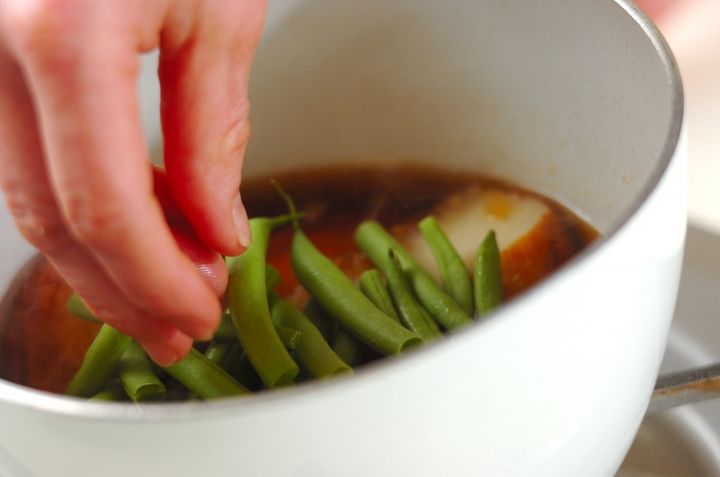さつま揚げとインゲンの煮物の作り方1