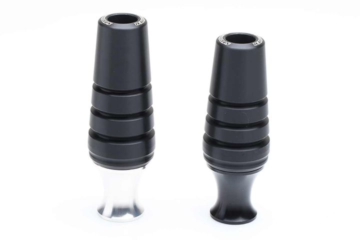 サイレンサースライダーはスリム設計。ベース部をブラック、シルバーから選べる。なおストライカー製スライダーはリペアパーツも充実している