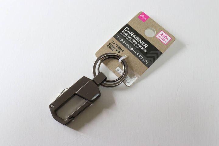 ダイソーフックキーホルダー（メタリック）