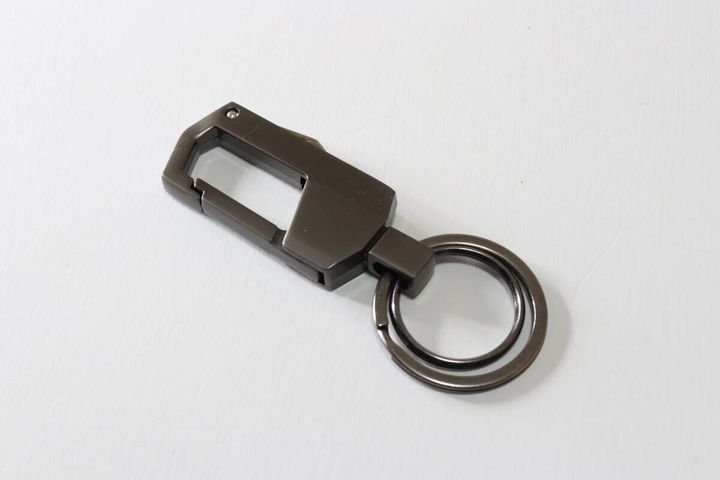 ダイソーメタリックフックキーホルダー220円