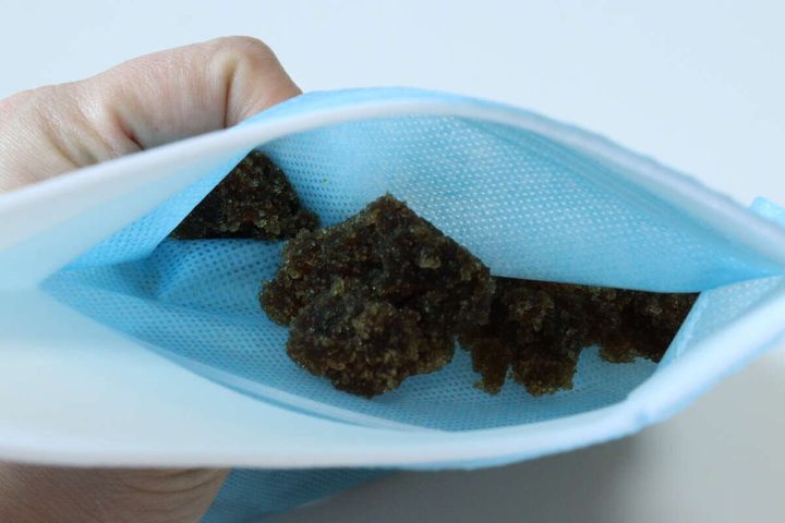 ダイソーの携帯できるトイレが尿を固める