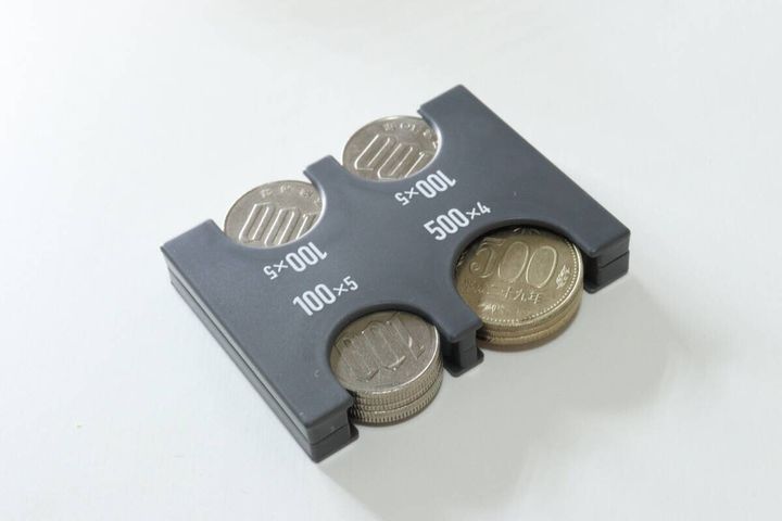 ダイソーのコインホルダー 100円・500円用は合計3,500円収納できる