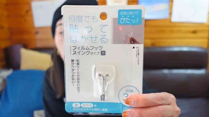 セリアの貼って剥がせるフィルムフック
