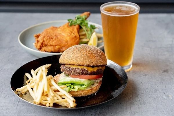 【福岡県福岡市】「THE CRAFT Bar and Grill」が期間限定で「アメリカを旅するバーガーフェア」開催