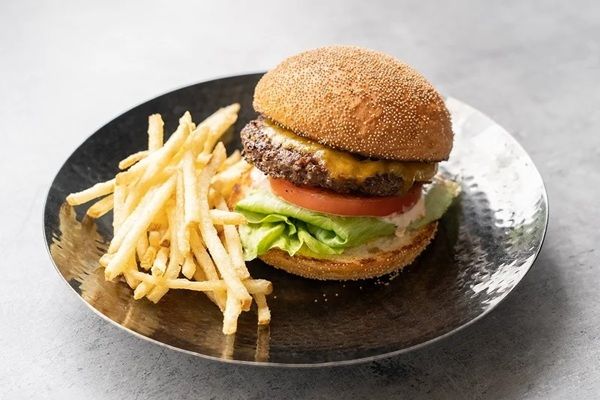 【福岡県福岡市】「THE CRAFT Bar and Grill」が期間限定で「アメリカを旅するバーガーフェア」開催