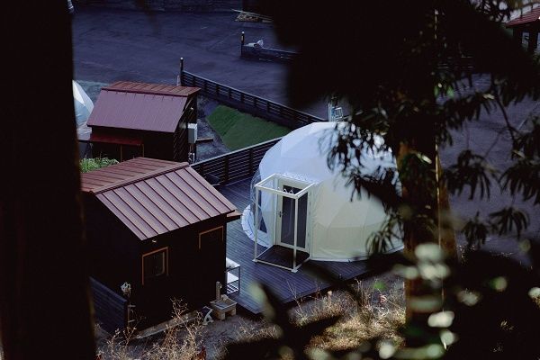 【千葉県館山市】森の静寂に包まれたグランピング施設「SHINON〜森音〜」、期間限定で宿泊費10％OFFに