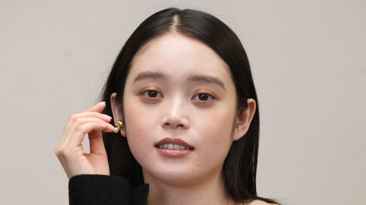 女優の高石あかりさん（23）がヒロイン松野トキを演じるNHK連続テレビ小説「ばけばけ」（月～土曜前8・0）の第102話が24日放送され、終盤に「謎の女性」吉野イセ（芋生悠さん）が初登場。その怪しげな雰囲気に多くの視聴者が興味を示しました。