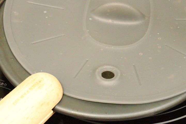 ダイソーのエア弁付シリコーン蓋（23cm）の使用例