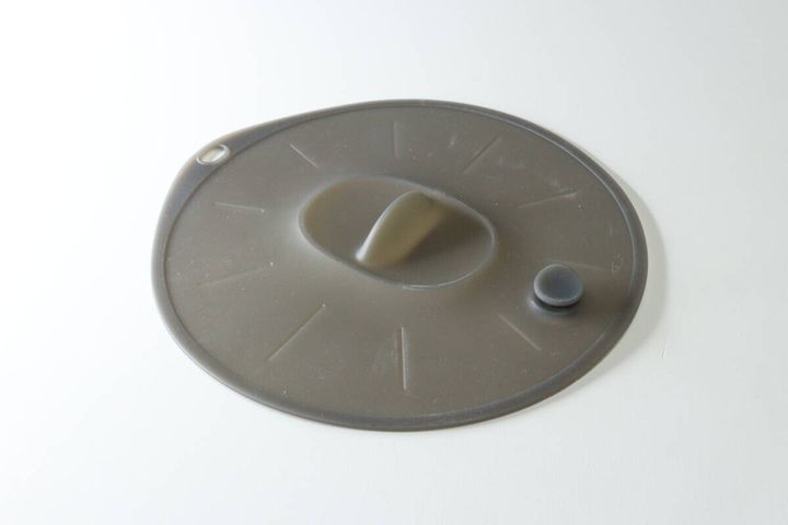 ダイソーエア弁付シリコーン蓋（23cm）のビジュアル