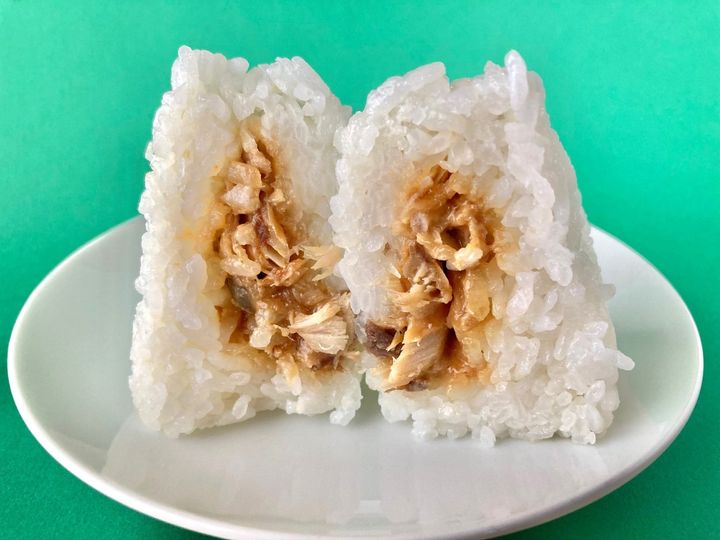 さばの旨味・味噌の風味がバッチリ！【セブン】こだわりを感じるさば味噌のおむすび