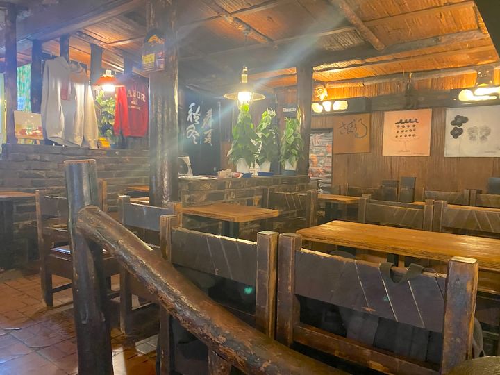 「さぼうる」店内1