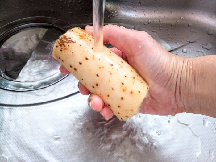 もうヌルヌルしない♡長いもの皮剥きが断然ラクになる超簡単＆目ウロコな方法